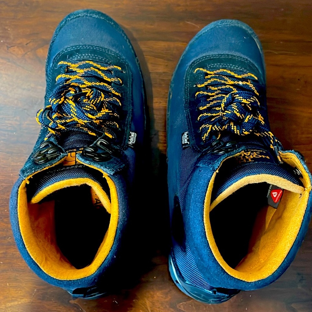 Northface HydroSeal waterproof boots, used .. Good condition, Size 9